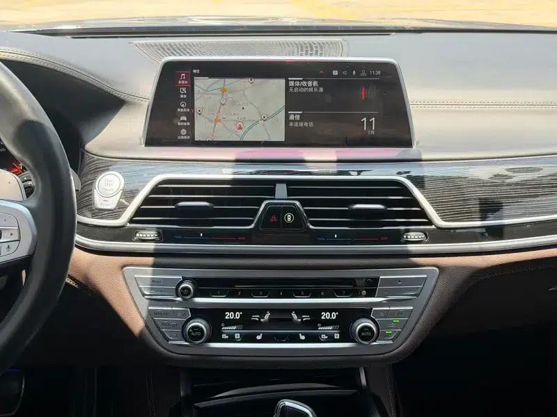 2019 BMW 7 Series 730Li M Sport Package — миниатюра 12