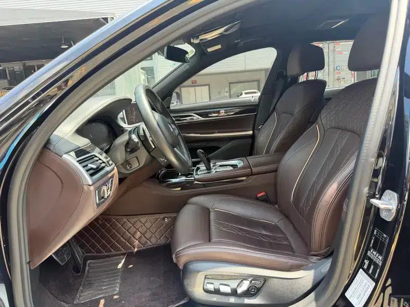 2019 BMW 7 Series 730Li M Sport Package — миниатюра 17