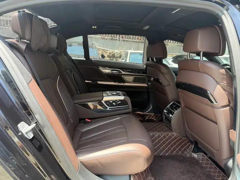 2019 BMW 7 Series 730Li M Sport Package — миниатюра 18