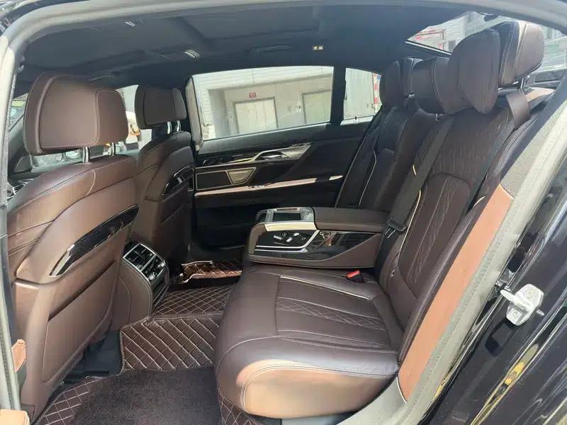 2019 BMW 7 Series 730Li M Sport Package — миниатюра 19
