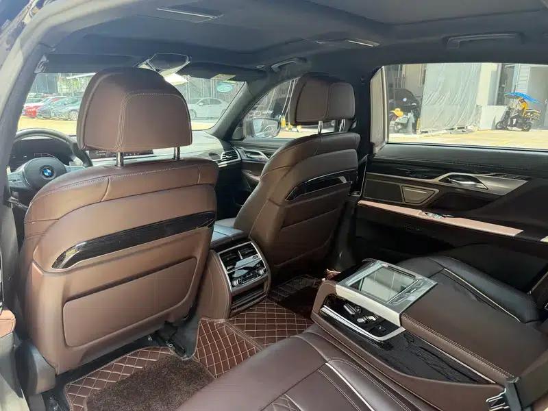 2019 BMW 7 Series 730Li M Sport Package — миниатюра 20