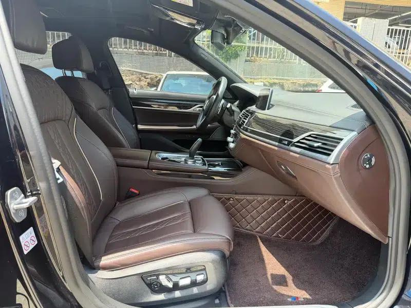 2019 BMW 7 Series 730Li M Sport Package — миниатюра 21