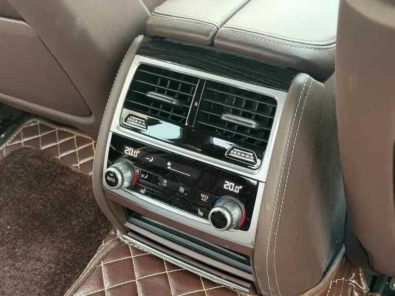 2019 BMW 7 Series 730Li M Sport Package — миниатюра 8