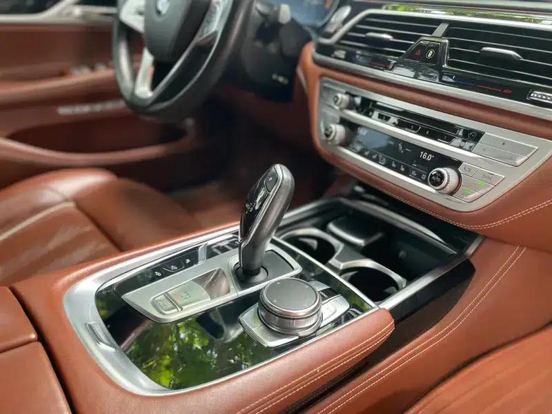 2018 BMW 7 Series 740Li xDrive Luxury M Sport Package — миниатюра 13