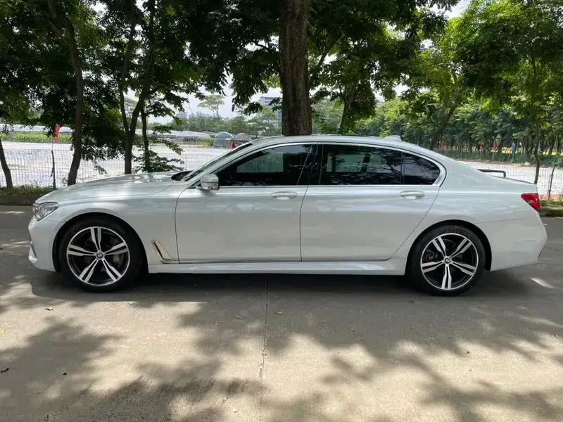 2018 BMW 7 Series 740Li xDrive Luxury M Sport Package — миниатюра 4