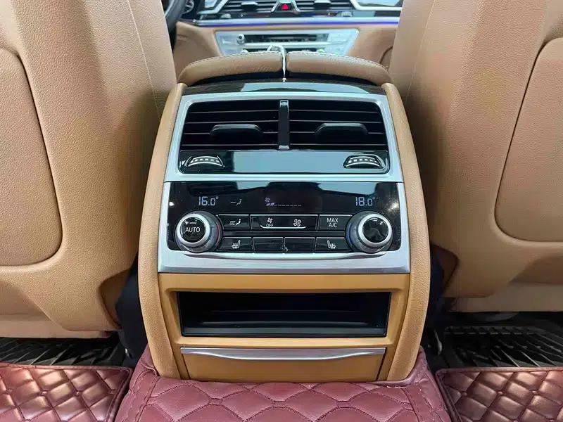 2018 BMW 7 Series 730Li Leading Excellence Package — миниатюра 2