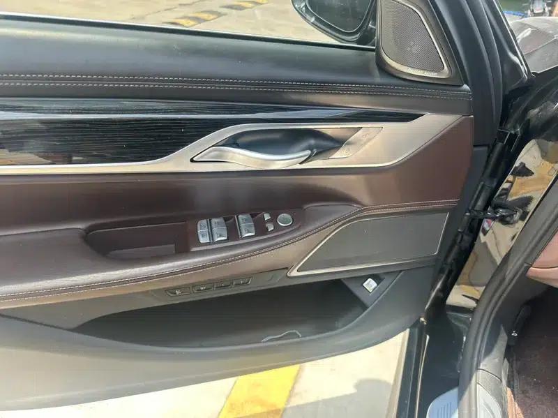 2019 BMW 7 Series 730Li M Sport Package — миниатюра 5