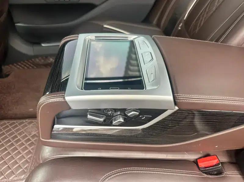 2019 BMW 7 Series 730Li M Sport Package — миниатюра 10