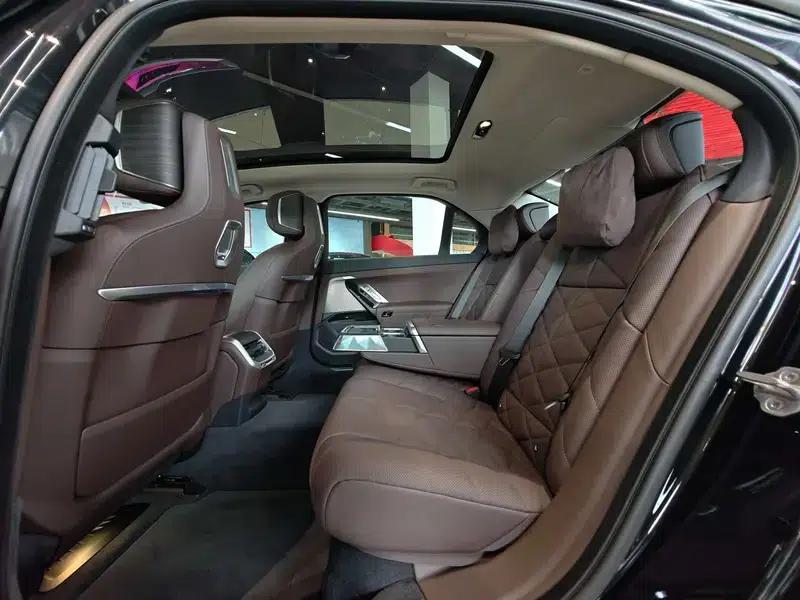2023 BMW 7 Series 740Li Leading Edition M Sport Package — миниатюра 11