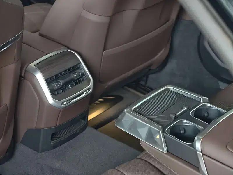 2023 BMW 7 Series 740Li Leading Edition M Sport Package — миниатюра 15