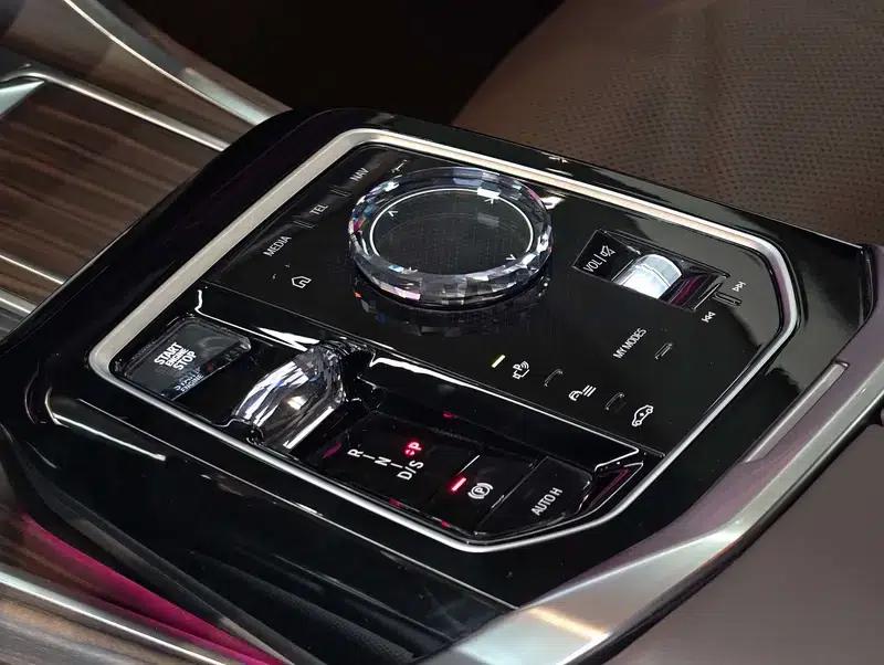 2023 BMW 7 Series 740Li Leading Edition M Sport Package — миниатюра 17