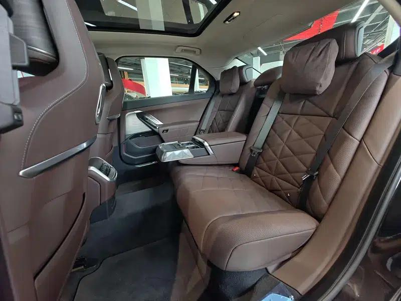 2023 BMW 7 Series 740Li Leading Edition M Sport Package — миниатюра 25