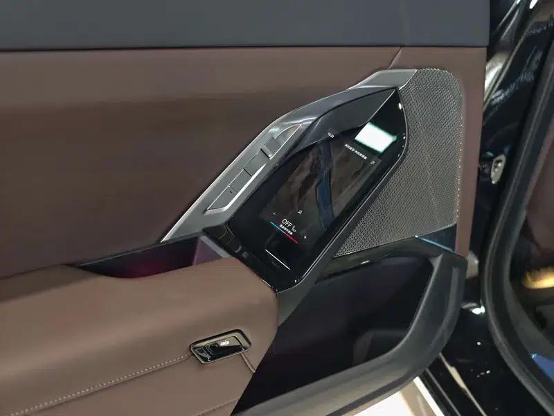 2023 BMW 7 Series 740Li Leading Edition M Sport Package — миниатюра 27
