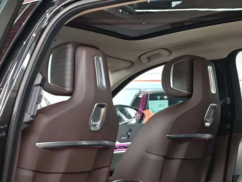 2023 BMW 7 Series 740Li Leading Edition M Sport Package — миниатюра 29