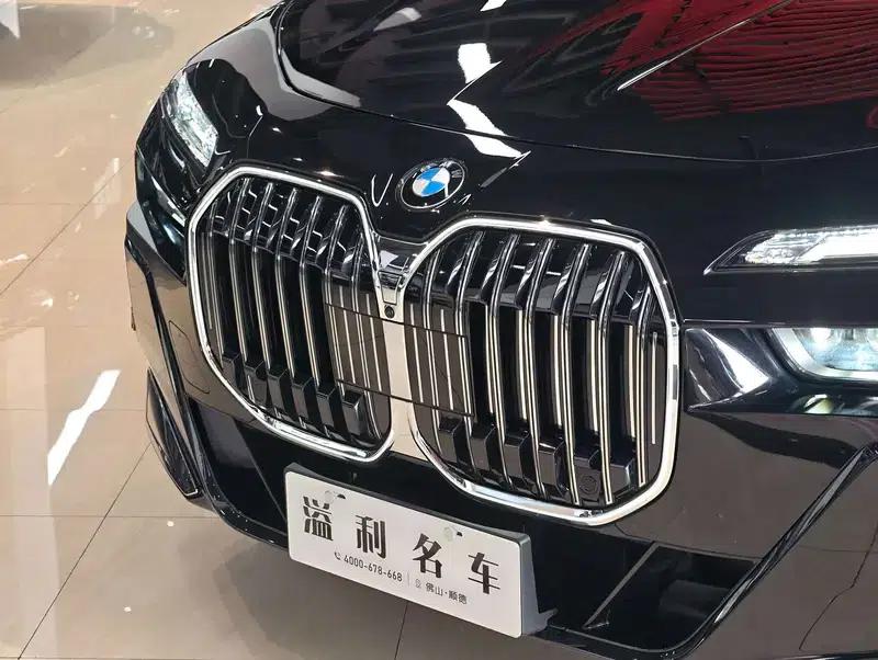 2023 BMW 7 Series 740Li Leading Edition M Sport Package — миниатюра 10