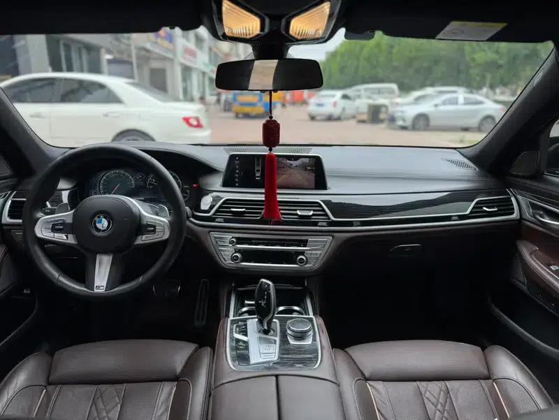 2018 BMW 7 Series 740Li Leading Model, Excellence Package — миниатюра 13