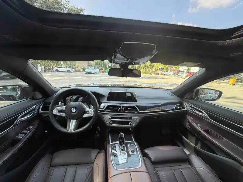 2018 BMW 7 Series 730Li Leading Edition M Sport Package — миниатюра 11