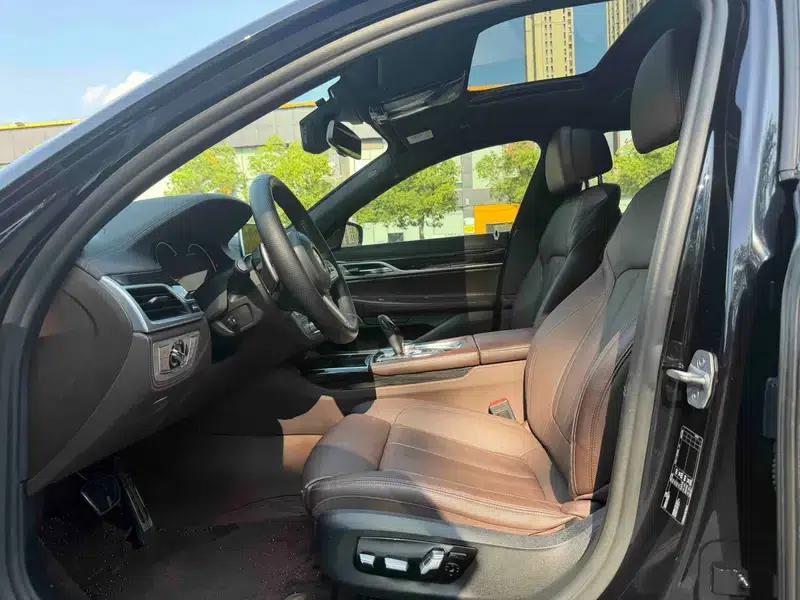 2018 BMW 7 Series 730Li Leading Edition M Sport Package — миниатюра 13