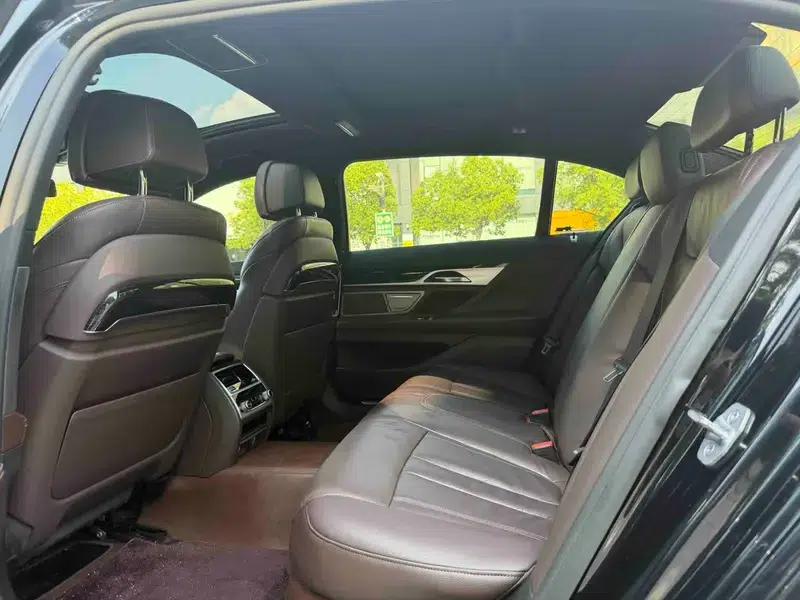 2018 BMW 7 Series 730Li Leading Edition M Sport Package — миниатюра 14