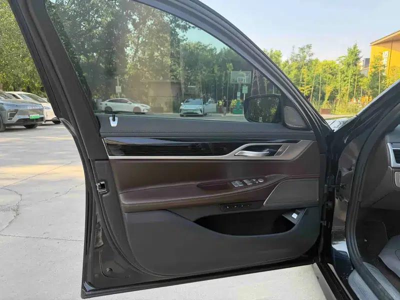 2018 BMW 7 Series 730Li Leading Edition M Sport Package — миниатюра 15