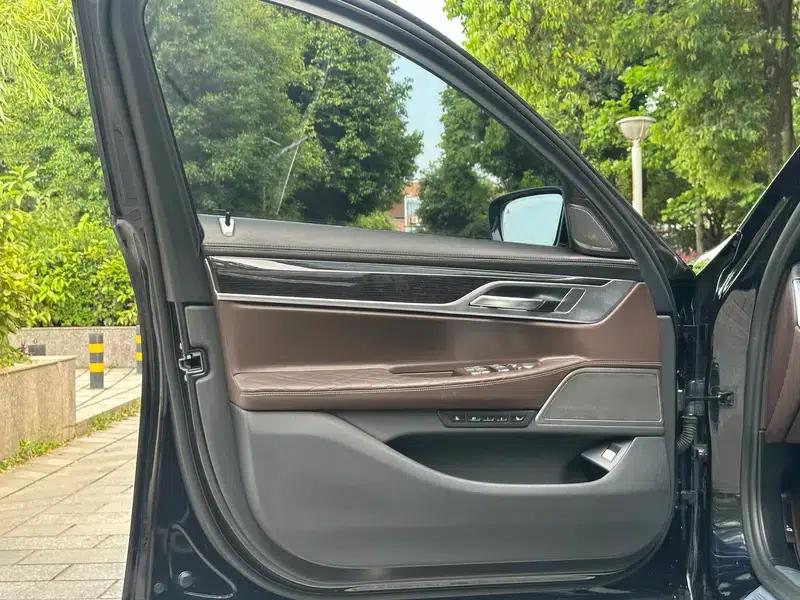 2021 BMW 7 Series 740Li Leading Edition M Sport Package — миниатюра 14