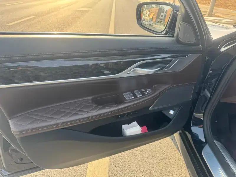 2021 BMW 7 Series 740Li Leading Edition M Sport Package — миниатюра 15
