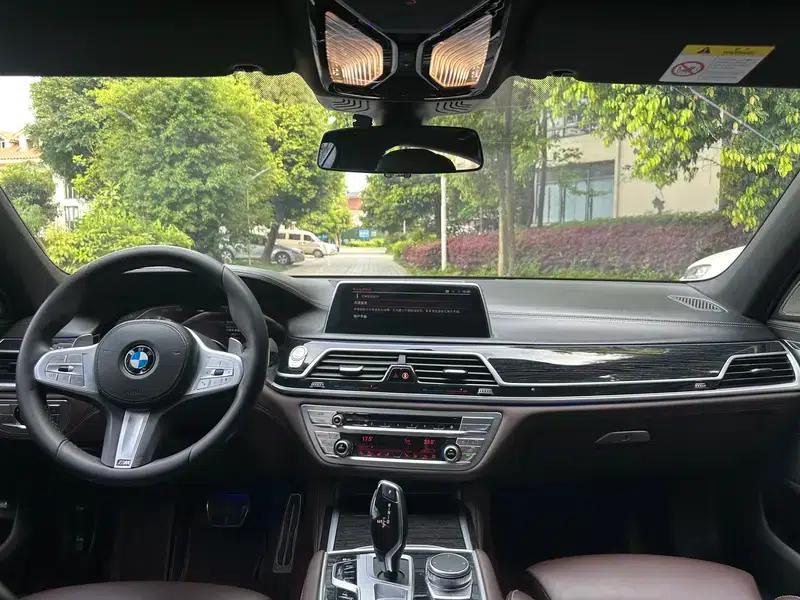 2021 BMW 7 Series 740Li Leading Edition M Sport Package — миниатюра 9