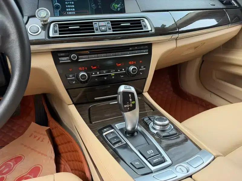 2011 BMW 7 Series 740Li Standard Edition — миниатюра 16