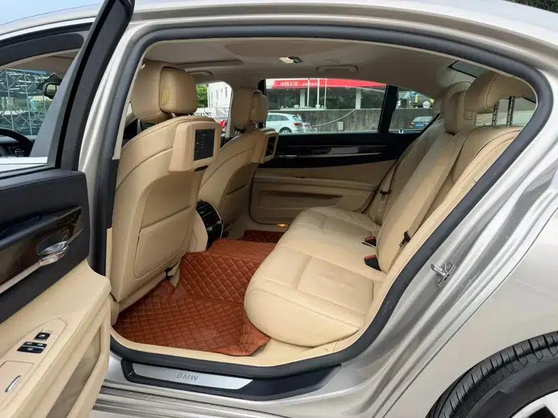 2011 BMW 7 Series 740Li Standard Edition — миниатюра 19