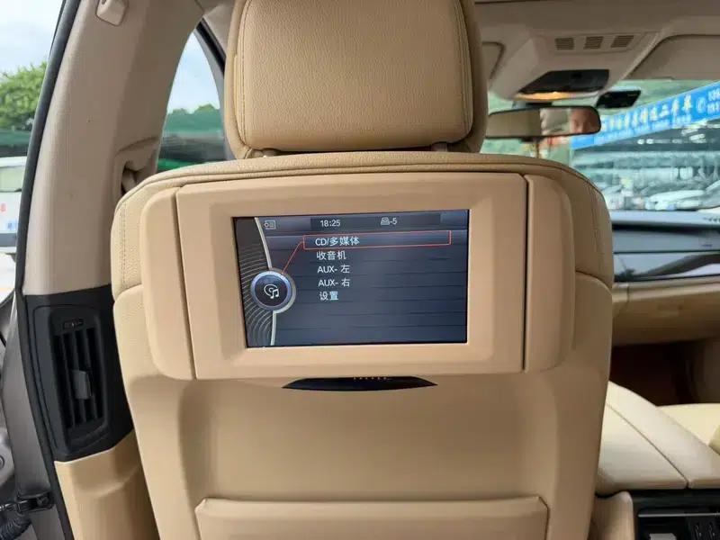 2011 BMW 7 Series 740Li Standard Edition — миниатюра 8