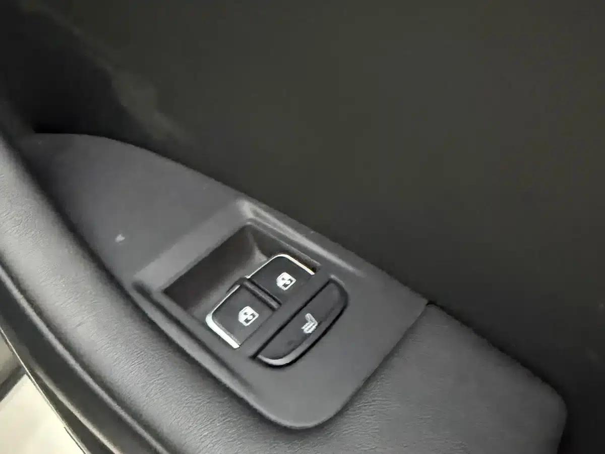 Hongqi H5 2018 30TD Intelligent Dynamic Edition — миниатюра 6