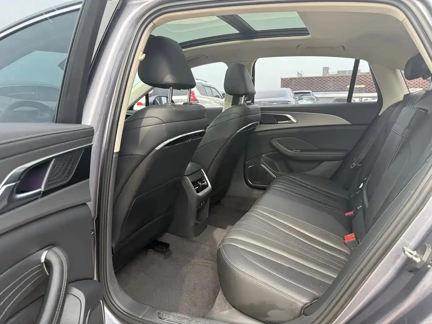 Hongqi H5 2023 2.0T Automatic Intelligent Flagship Edition — миниатюра 11