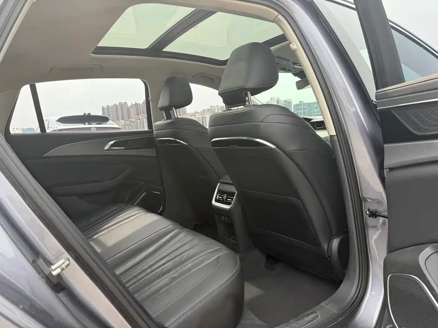 Hongqi H5 2023 2.0T Automatic Intelligent Flagship Edition — миниатюра 9