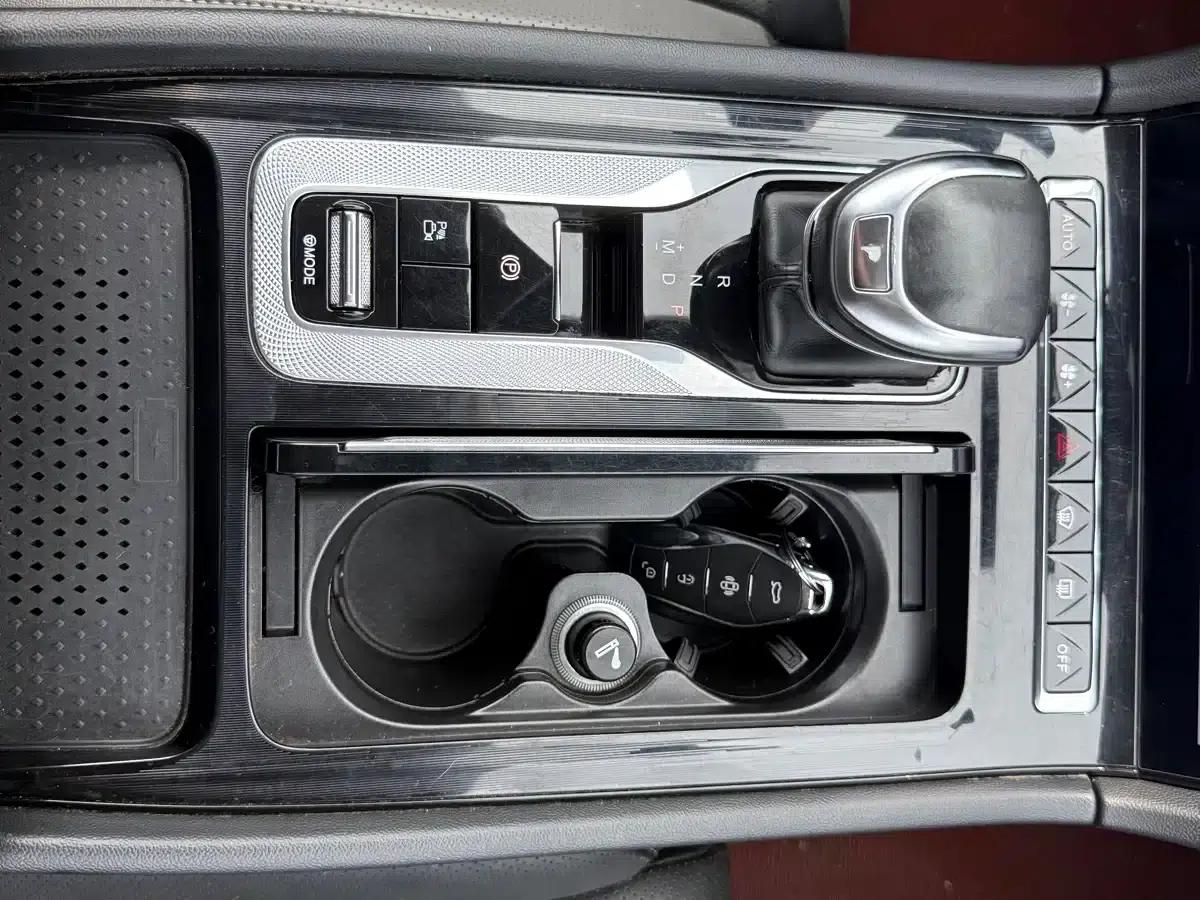Hongqi H5 2023 2.0T Automatic Intelligent Flagship Edition — миниатюра 6