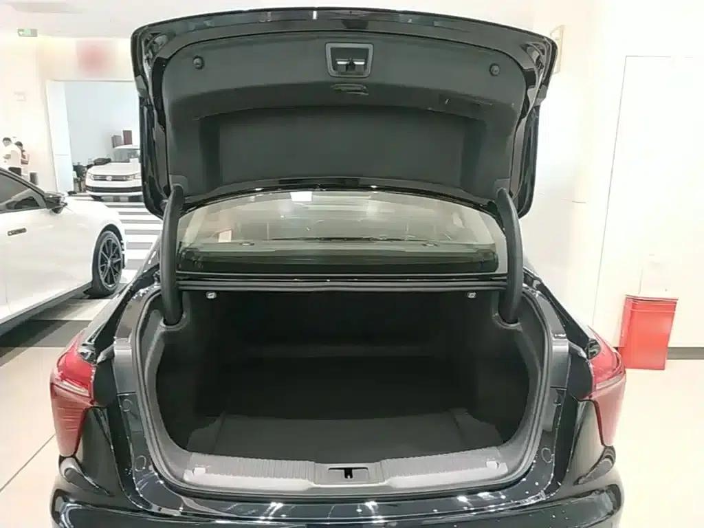 Hongqi H5 2025 1.5T DCT Flag Edition — миниатюра 19