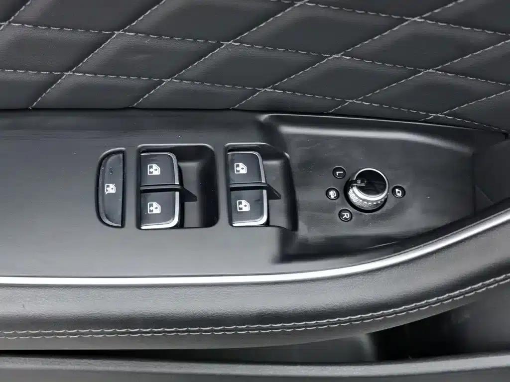 Hongqi HS5 2019 2.0T Intelligent Flagship Enjoy 4WD Edition — миниатюра 9