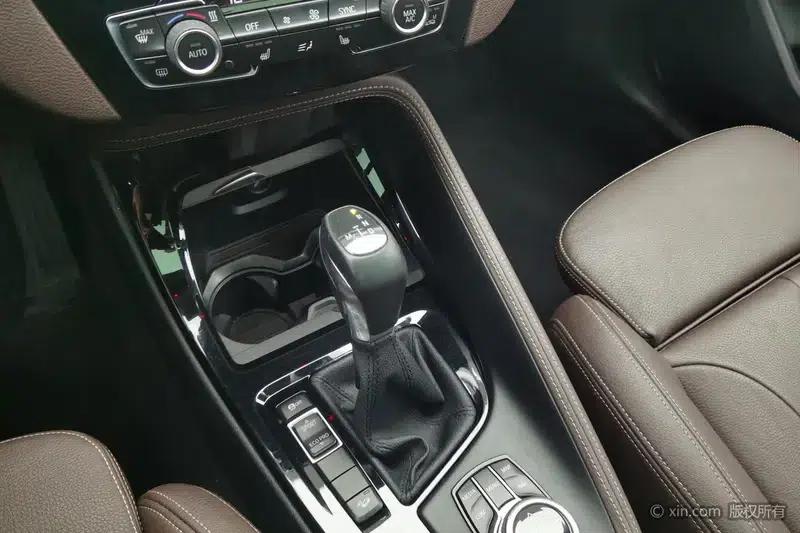 BMW X1 2018 xDrive20Li Premium — миниатюра 15