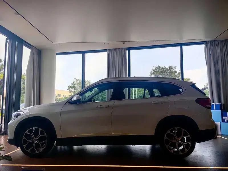 BMW X1 2022 sDrive25Li Leading Edition — миниатюра 3