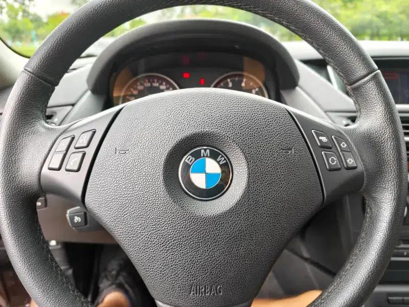 BMW X1 2012 xDrive20i Luxury — миниатюра 11