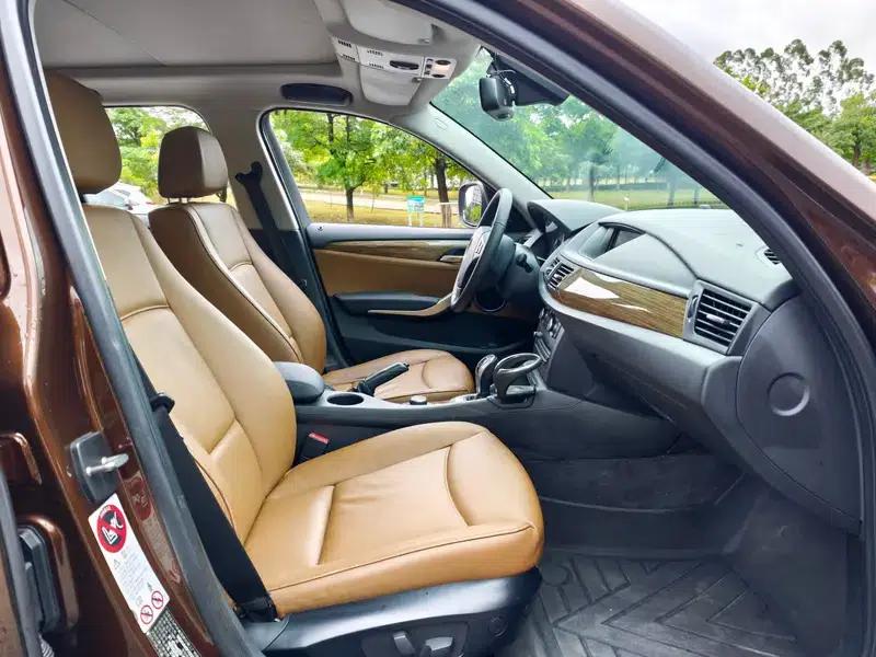 BMW X1 2012 xDrive20i Luxury — миниатюра 12