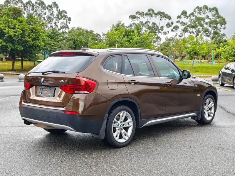 BMW X1 2012 xDrive20i Luxury — миниатюра 6