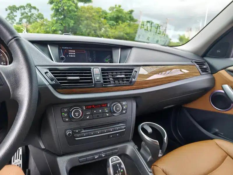 BMW X1 2012 xDrive20i Luxury — миниатюра 8