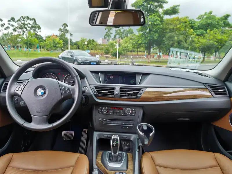 BMW X1 2012 xDrive20i Luxury — миниатюра 9