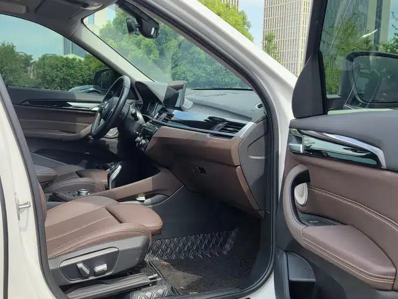 BMW X1 2022 sDrive25Li Leading Edition — миниатюра 10