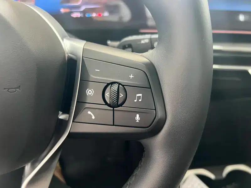 2023 BMW X1 sDrive20Li X Design Package — миниатюра 23