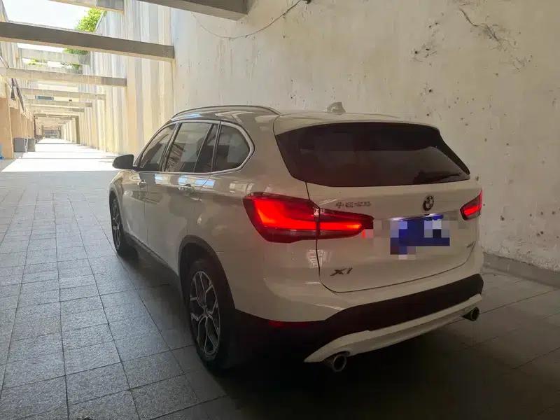 BMW X1 2022 sDrive25Li Leading Edition — миниатюра 3