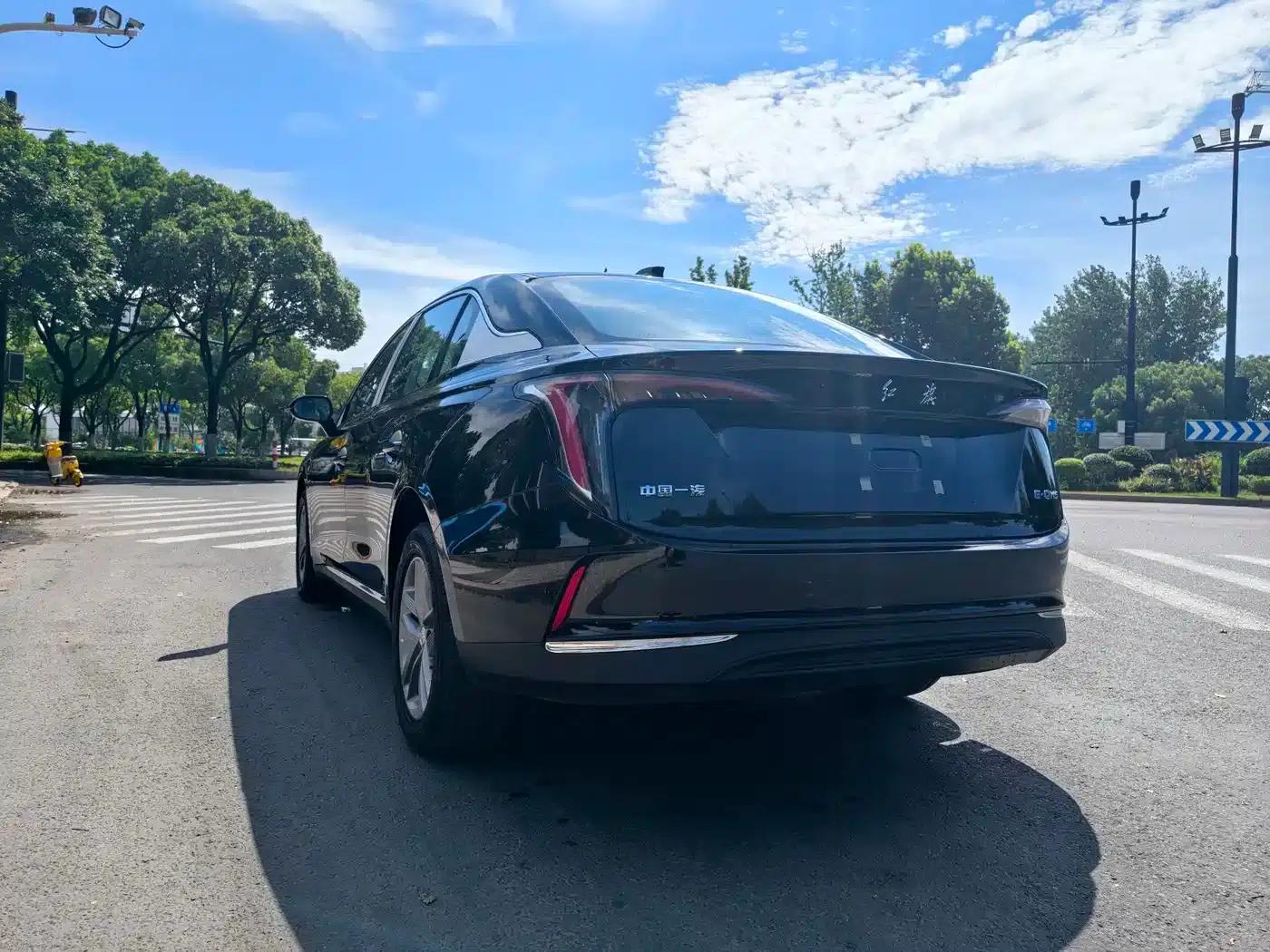 Hongqi E-QM5 2025 500km Travel Edition — миниатюра 11