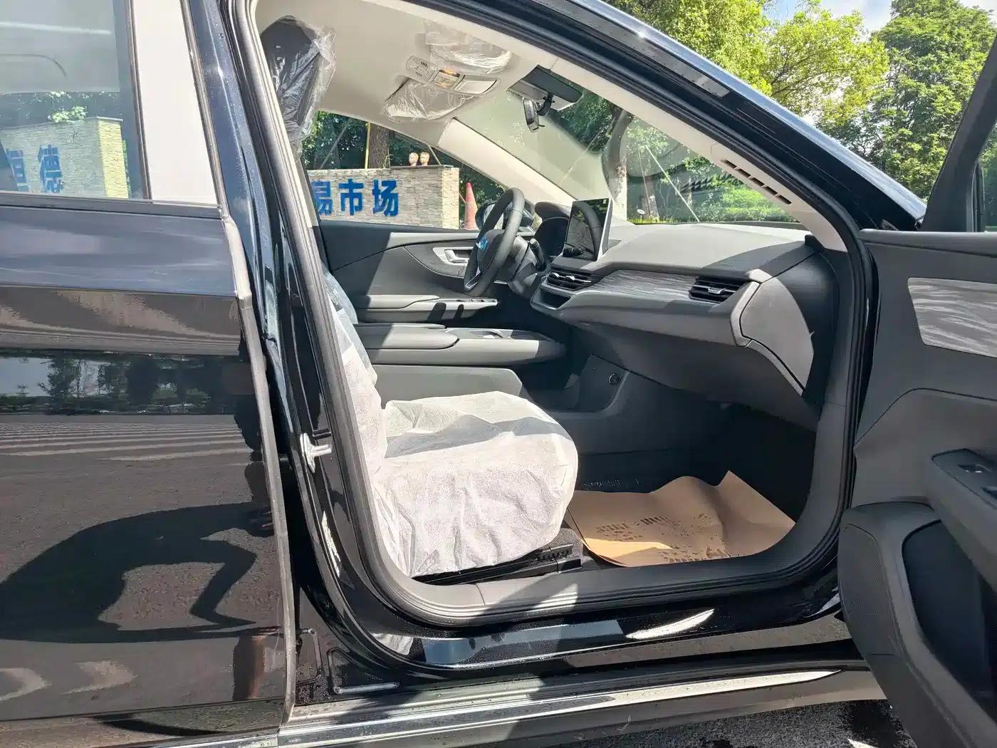 Hongqi E-QM5 2025 500km Travel Edition — миниатюра 4