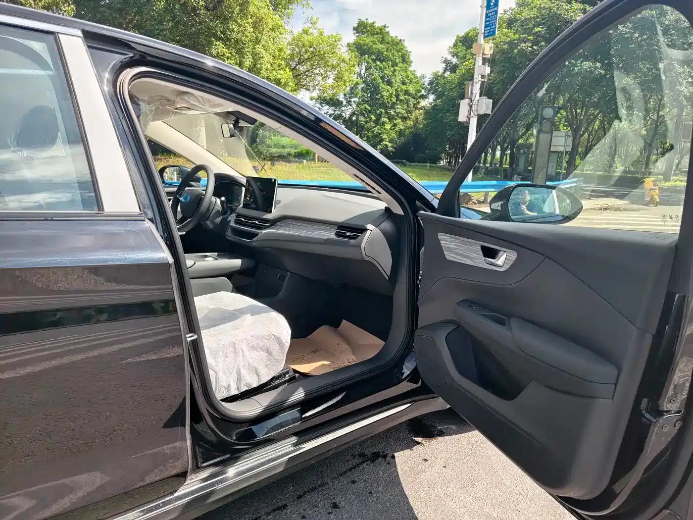 Hongqi E-QM5 2025 500km Travel Edition — миниатюра 5