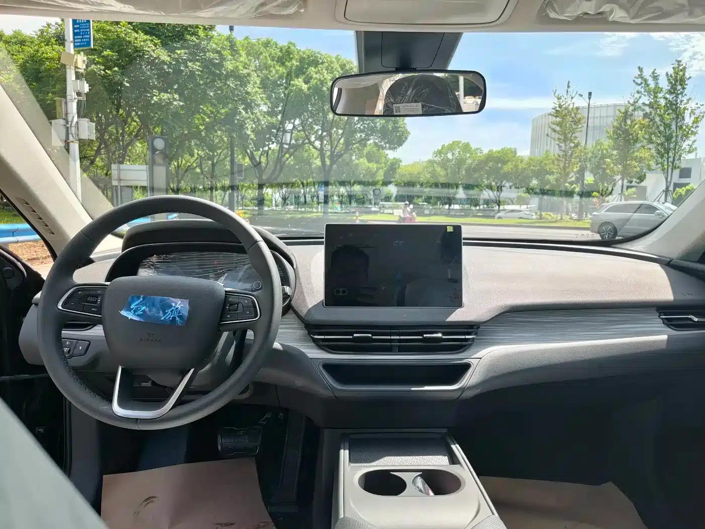 Hongqi E-QM5 2025 500km Travel Edition — миниатюра 7